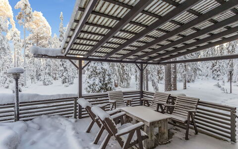 Villa Vesla: Wood, Winter, Snow, Freezing, Shade, Outdoor Table, Daylighting, Deck, Fence