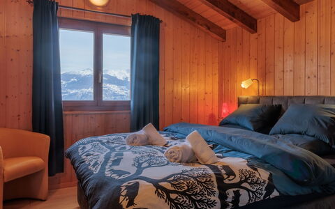 Mayens du Rudet: Wood, Bedroom, Interior Design, Bed Sheet, Bed, Bedding, Home, Linens, Bed Frame, Room