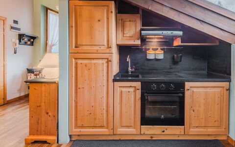 Pinzolo 5: Wood, Kitchen, Interior Design, Cabinetry, Major Appliance, Flooring, Furniture, Ceiling, Kitchen Appliance, Countertop