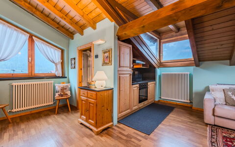 Pinzolo 5: Wood, Interior Design, Ceiling, Room, Floor, Apartment, Hardwood, Wood Stain, Picture Frame, Attic