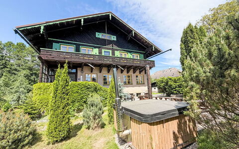 Švýcarka: House, Shrub, Cottage, Home, Door, Estate, Farmhouse, Siding, Porch, Yard