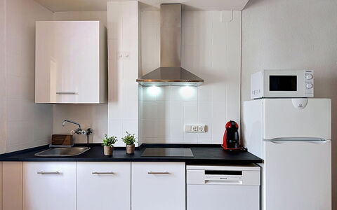 Accommodation:&nbsp;Centro Peatonal Roses 713.2