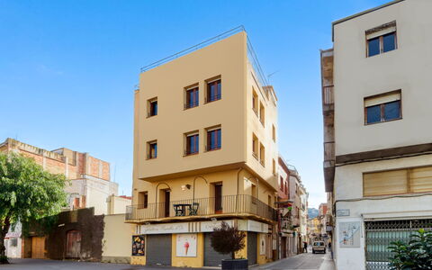 Roses 713: Daytime, Building, Wall, Window, Facade, Residential Area, Town, Apartment, Neighbourhood, Architecture