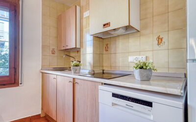Accommodation:&nbsp;Centro Peatonal Roses 713.2