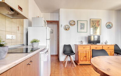 Accommodation:&nbsp;Centro Peatonal Roses 713.2