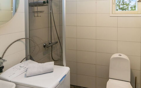 Korpilammenhuvilat 7A: Toilet Seat, Plumbing Fixture, Bathroom, Toilet, Flooring, Floor, Sink, Interior Design, Bathroom Sink, Tap