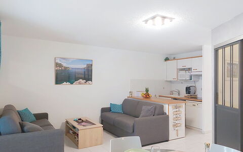 Palmier: Furniture, Interior Design, Flooring, Floor, Ceiling, Apartment, Room, Couch, Living Room, Home