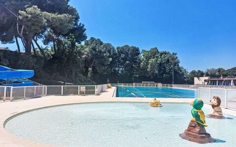 Palmier: Swimming Pool, Resort, Recreation, Composite Material, Leisure, Resort Town, Leisure Centre, Shade, Water Park
