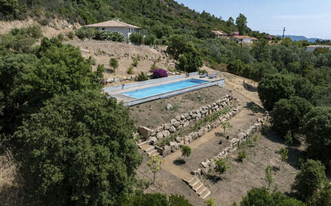 La Dorianzza: Swimming Pool, Leisure, Recreation, Vacation, Resort, Eco Hotel, Water Feature, Sunlounger, Resort Town