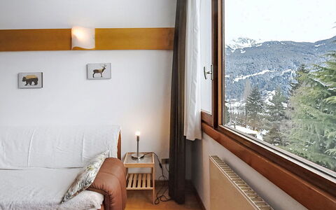 Nevada View: Interior Design, Furniture, Room, Floor, Flooring, Ceiling, Picture Frame, Living Room, Chair, Daylighting