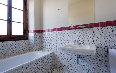 Martini: Flooring, Plumbing Fixture, Floor, Tile, Bathroom, Plumbing, Tap, Design, Ceramic, Sink