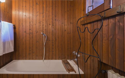 Isa Villa: Wood, Plumbing Fixture, Flooring, Floor, Brown, Plumbing, Bathroom, Tap, Wood Stain, Room