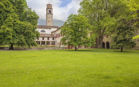 Jasmine Villa: Lawn, Estate, Garden, Hacienda, Yard, Park, Mansion, Stately Home, Convent, Monastery