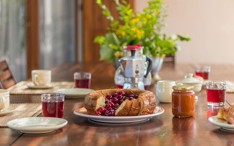 Molinazzo: Food, Tableware, Serveware, Ingredient, Table, Dishware, Cup, Drinkware, Furniture, Plate