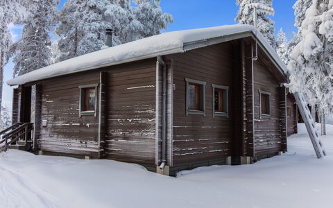 Kelokaltiokylä Mökki 58: Wood, Snow, Cottage, House, Winter, Roof, Home, Siding, Log Cabin, Freezing