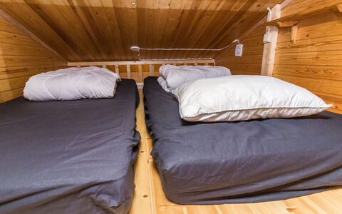 Kelokaltiokylä Mökki 58: Floor, Wood, Flooring, Bedroom, Bed, Wood Flooring, Interior Design, Bed Sheet, Hardwood, Lighting