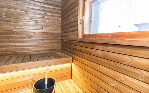 Kelokaltiokylä Mökki 58: Wood, Flooring, Sauna, Floor, Ceiling, Wood Stain, Hardwood, Plank, Wood Flooring, Plywood