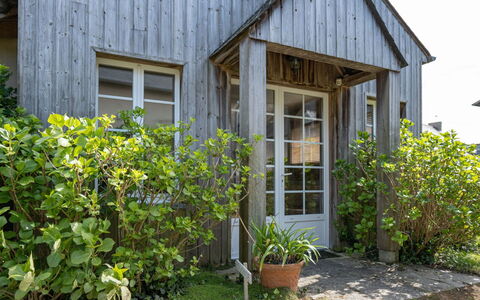 Cancale 615: Wood, Shrub, Cottage, Door, Home, House, Siding, Flowerpot, Garden