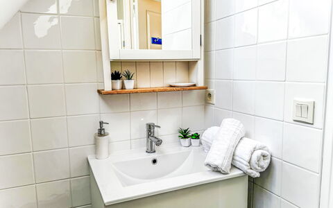 Cancale 615: Bathroom, Plumbing Fixture, Interior Design, Bathroom Sink, Flooring, Tap, Sink, Plumbing, Floor