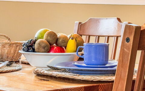 Cancale 615: Furniture, Tableware, Table, Food, Serveware, Dishware, Drinkware, Fruit, Plate