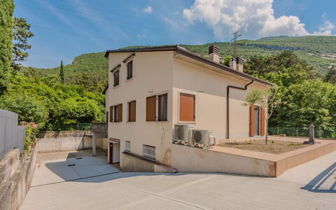 Le Busatte: Wall, Architecture, Residential Area, Home, Human Settlement, Slope, Concrete, Village, Driveway, Balcony