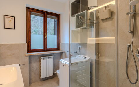 Le Busatte: Flooring, Interior Design, Wall, Floor, Plumbing Fixture, Bathroom, Tap, Ceiling, Plumbing, Room