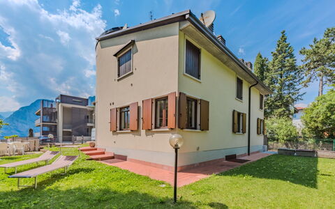 Le Busatte: Home, House, Residential Area, Architecture, Human Settlement, Balcony, Suburb, Estate, Yard, Paint