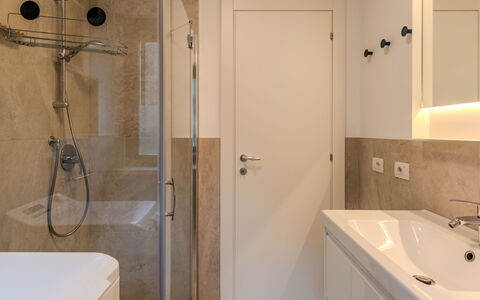 Le Busatte: Bathroom, Flooring, Plumbing Fixture, Floor, Wall, Bathroom Sink, Interior Design, Mirror, Wood, Sink