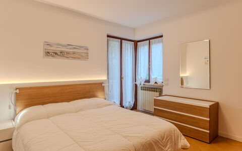 Le Busatte: Bed, Interior Design, Bedroom, Wood, Furniture, Bed Sheet, Flooring, Ceiling, Bedding, Floor
