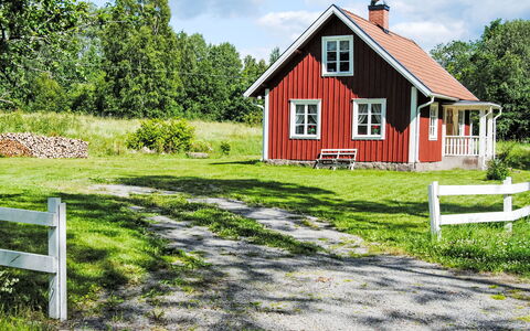 Torpet i Småland: Furniture, Shade, Porch, Chair, Outdoor Furniture, Outdoor Structure, Eco Hotel, Balcony, Pergola, Deck