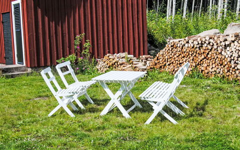 Torpet i Småland: Furniture, Shade, Porch, Chair, Outdoor Furniture, Outdoor Structure, Eco Hotel, Balcony, Pergola, Deck