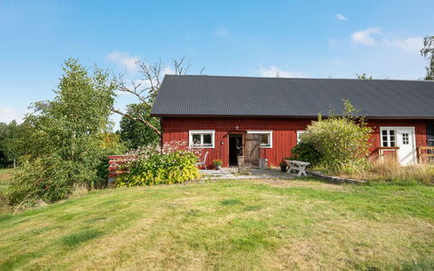 Långerud: Building, House, Window, Home, Roof, Residential Area, Shrub, Cottage, Land Lot