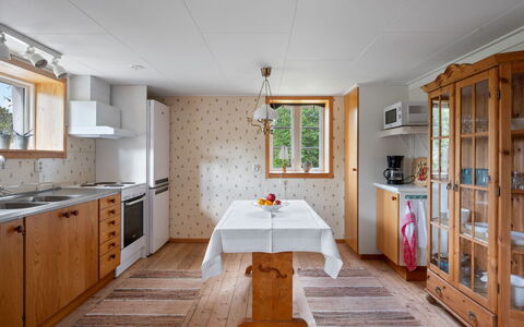 Långerud: Building, House, Window, Home, Roof, Residential Area, Shrub, Cottage, Land Lot