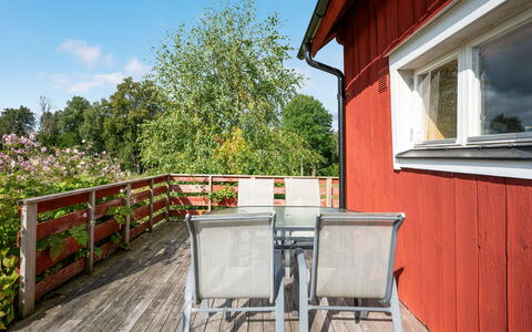 Långerud: Building, House, Window, Home, Roof, Residential Area, Shrub, Cottage, Land Lot