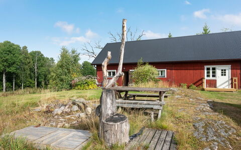 Långerud: Building, House, Window, Home, Roof, Residential Area, Shrub, Cottage, Land Lot