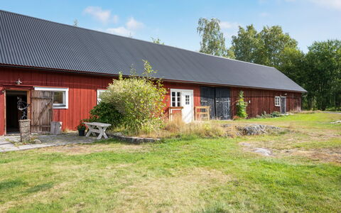 Långerud: Building, House, Window, Home, Roof, Residential Area, Shrub, Cottage, Land Lot
