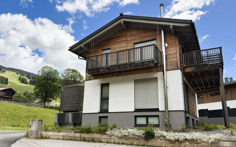 Pantera - Ski in Ski Out: Building, House, Residential Area, Facade, Roof, Home, Architecture, Cottage, Siding, Porch