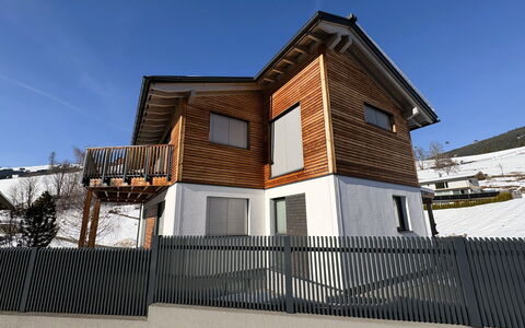 Pantera - Ski in Ski Out: Wood, House, Siding, Home, Cottage, Roof, Slope, Freezing, Porch, Winter