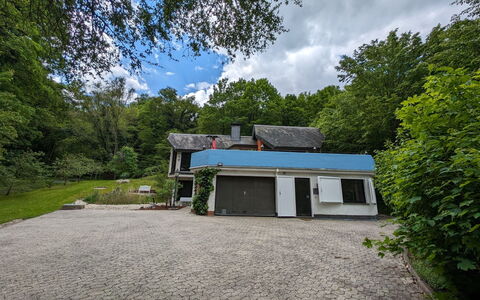 Villa 111 an der Loreley: Tree, Home, House, Cottage, Roof, Rural Area, Village, Driveway, Garden Buildings, Estate