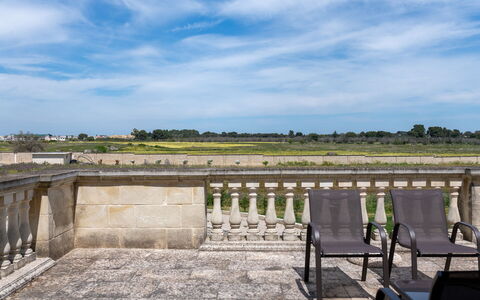 Masseria Ficalindia: Sky, Baluster, Meteorological Phenomenon, Balcony