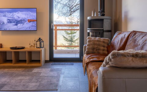 Byzance: Furniture, Interior Design, Wood, Flooring, Electronic Device, Television, Floor, Living Room, Room