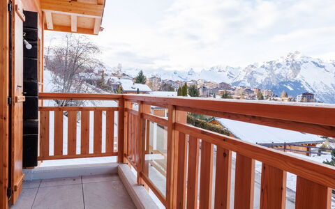 Byzance: Wood, Mountain Range, Alps, Balcony, Apartment, Glacial Landform, Ridge, Winter, Valley, Freezing