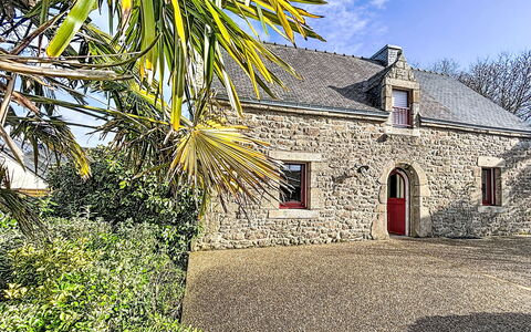 Maison Park Bihan: Shrub, Garden, Cottage, Shade, Landscaping, Yard, Backyard, Villa, Farmhouse, Houseplant