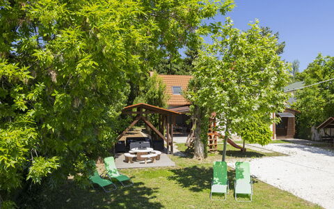 Badacsonyörs 101: Shade, Cottage, Garden, Backyard, Yard, Outdoor Structure, Eco Hotel, Outdoor Furniture, Outdoor Table, Garden Buildings