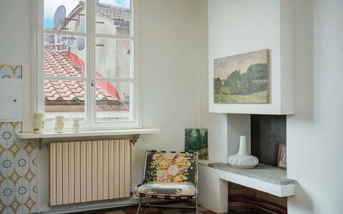 Sabine'S Apartment: Shrub, Garden, Cottage, Shade, Landscaping, Yard, Backyard, Villa, Farmhouse, Houseplant