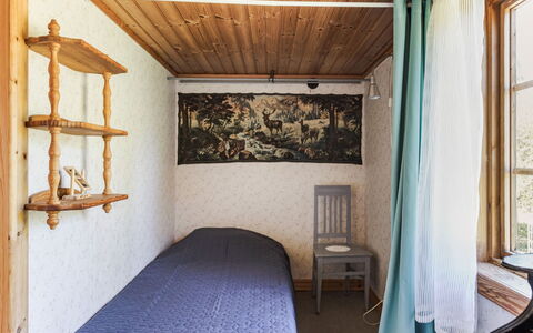 Piggsmåla: Bedroom, Wood, Floor, Bed, Flooring, Interior Design, Furniture, Bed Sheet, Bedding, Room