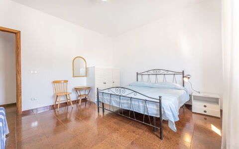 Appartamento Smeraldo, Gallipoli: Flooring, Floor, Interior Design, Bed, Bedroom, Ceiling, Room, Bed Sheet, Bed Frame, Bedding