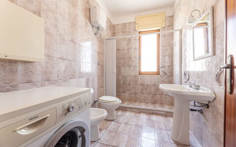 Appartamento Smeraldo, Gallipoli: Flooring, Floor, Interior Design, Ceiling, Plumbing Fixture, Toilet, Room, Apartment, Sink, Bathroom