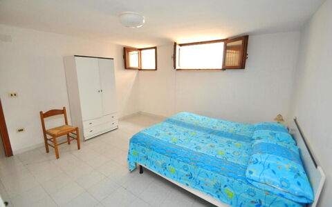 Appartamento Calanca, Marina di Mancaversa: Bed, Bedroom, Floor, Bed Sheet, Furniture, Bedding, Wood, Interior Design, Flooring, Room
