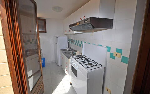 Appartamento Calanca, Marina di Mancaversa: Kitchen, Major Appliance, Kitchen Appliance, Kitchen Stove, Flooring, Countertop, Wood, Floor, Gas Stove, Interior Design